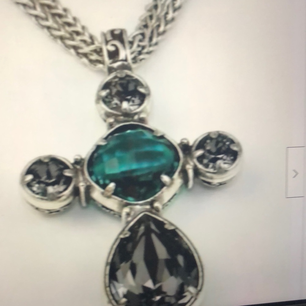 Néw Brighton GRACEFUL cross necklace